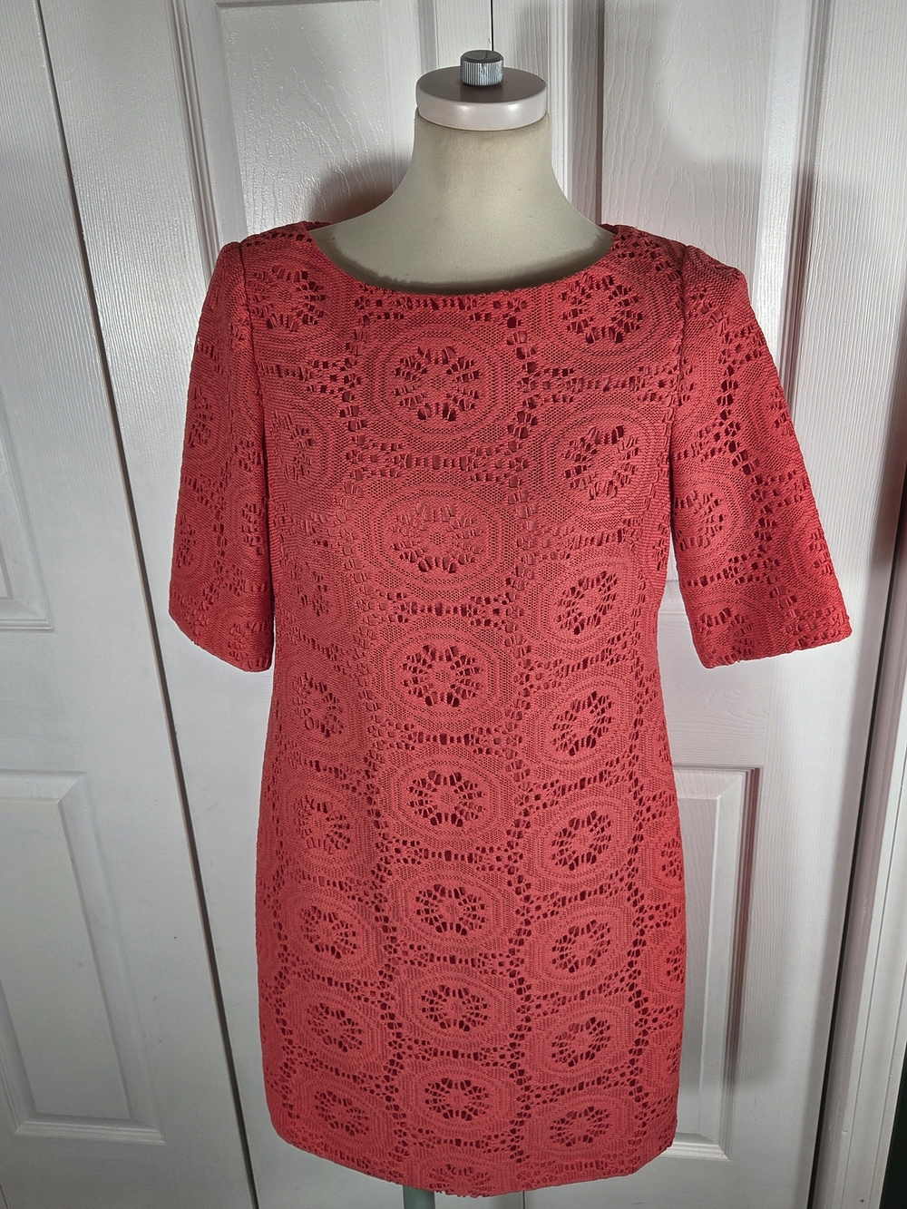 Adrianna Papell Coral Lace Sheath Dress Size 10 Lined Short Sleeve